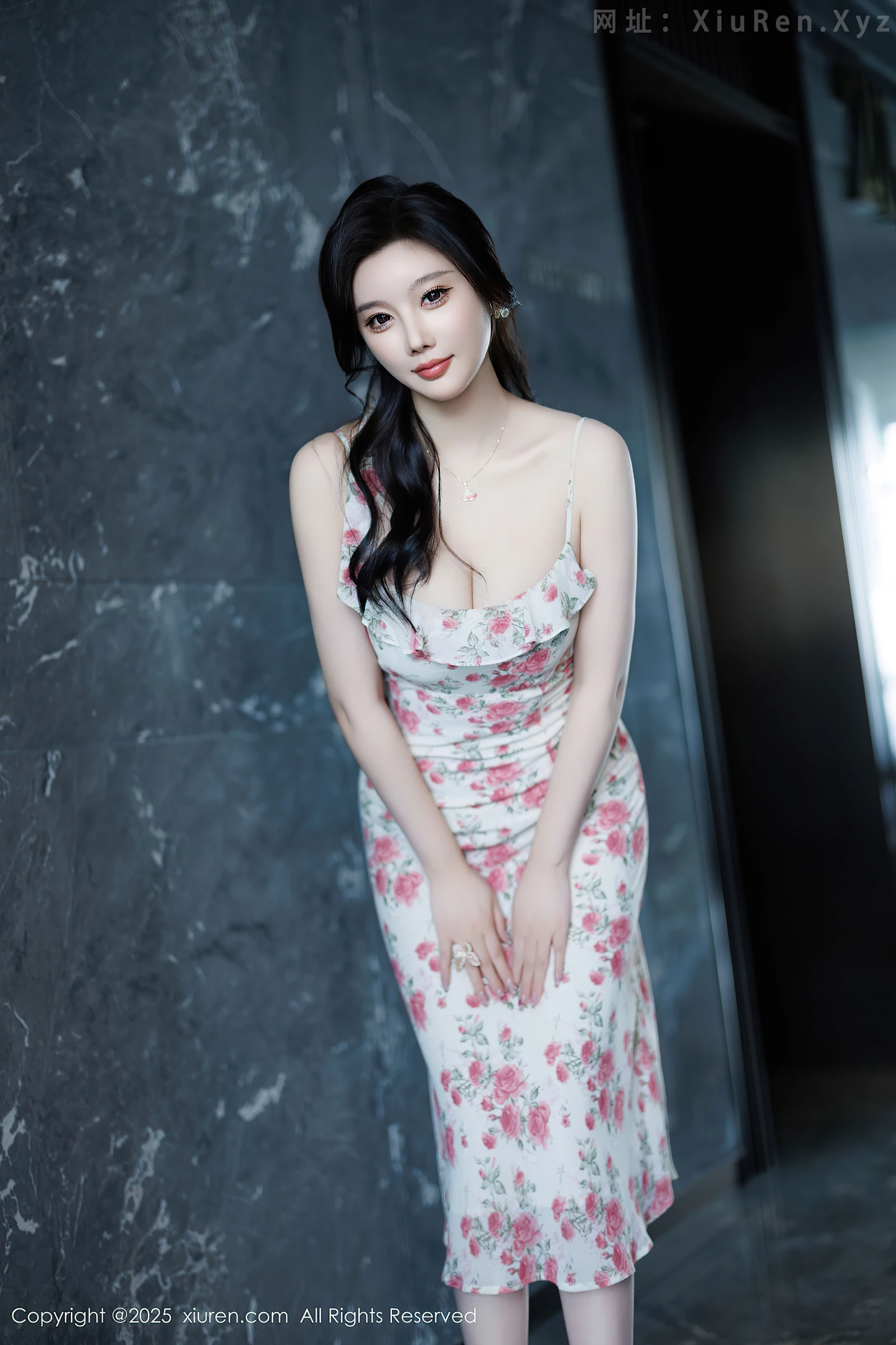 图片[3]-[XiuRen秀人网] VOL.10977 女神CHENCHEN.性感碎花裙露白色情趣内衣秀丰腴身材诱惑写真92P-秀人网官方网站